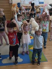 Święto Pluszowego Misia w grupie „Biedronki”