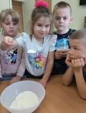 Zdrowe wypieki w grupie Wędrowniczków – muffinki bananowe