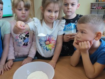 Zdrowe wypieki w grupie Wędrowniczków – muffinki bananowe