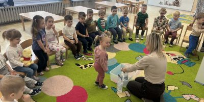 Sztuczny śnieg u maluchów