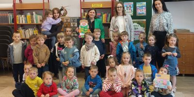 Wizyta grupy „Motyle” w bibliotece z okazji Dnia Bibliotekarza