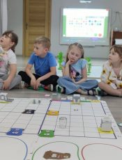 Dzień ziemi z wykorzystanie robotów edukacyjnych.