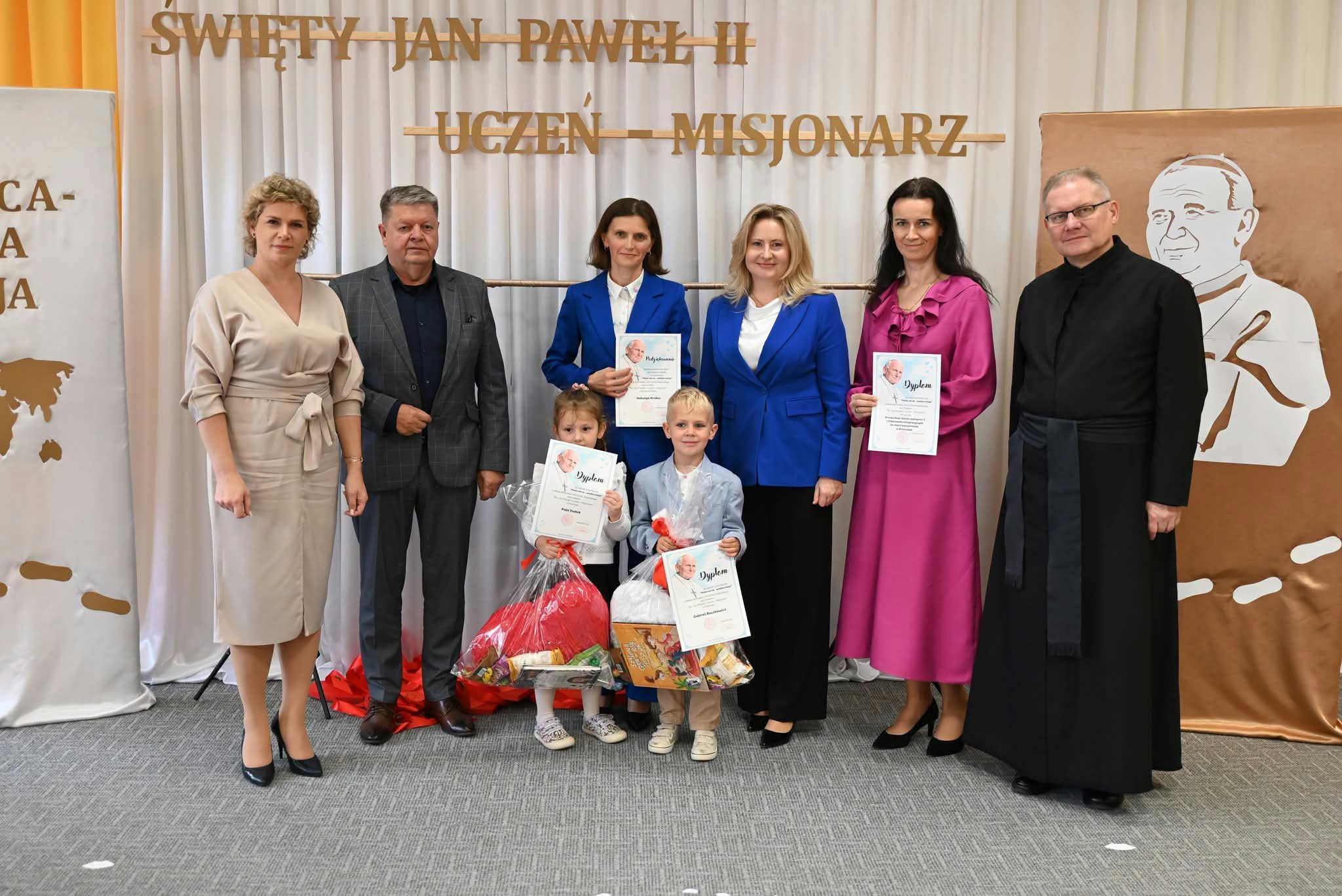 „Święty Jan Paweł II – Uczeń-Misjonarz” – Gminny konkurs w Starej Wsi
